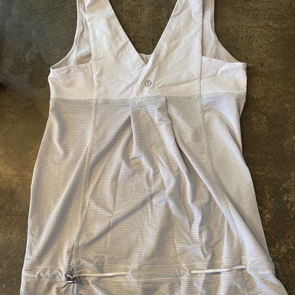 Lululemon breezy tank with beautiful detail.